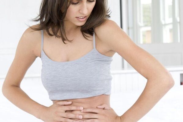 A dor na zona abdominal é un dos primeiros signos posibles de pancreatite. 